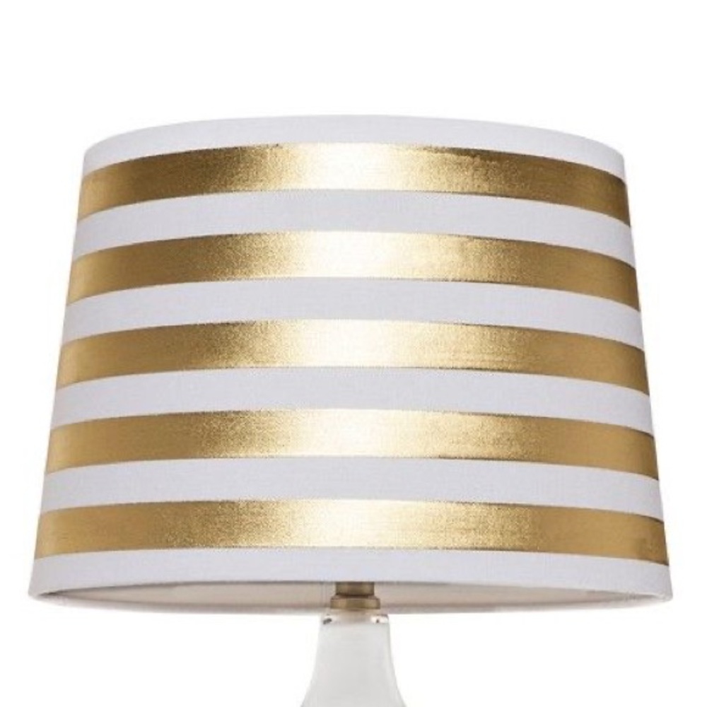 Threshold lamp shade